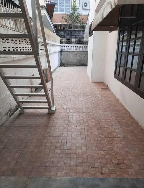 ให้เช่า บ้านเดี่ยว หมู่บ้านอยู่เจริญ 542 ประชาราษฎร์บำเพ็ญ 24 ใกล้สนง.เขตห้วยขวาง เหมาะอยู่อาศัย เดินทางสะดวก 4