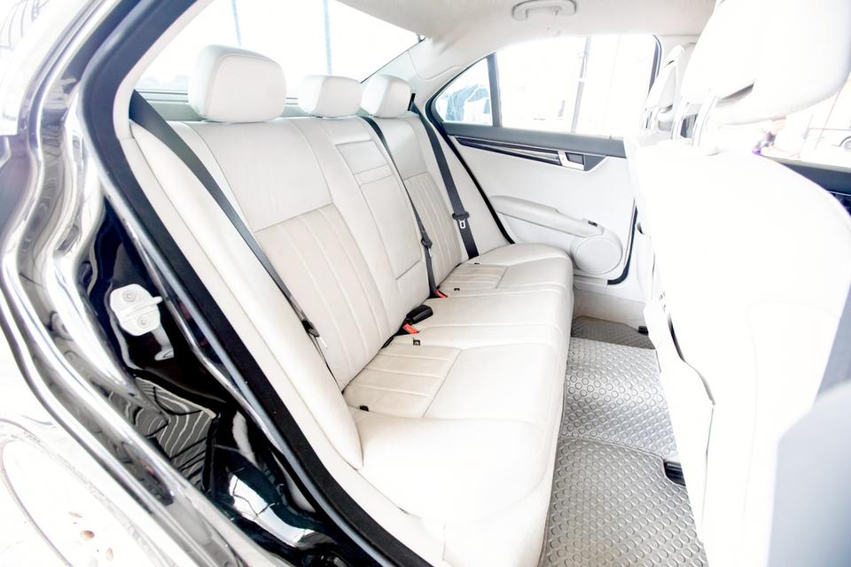 Benz C200 CGI BE ปี 2011 สีดำ มือเดียวป้ายแดง 11