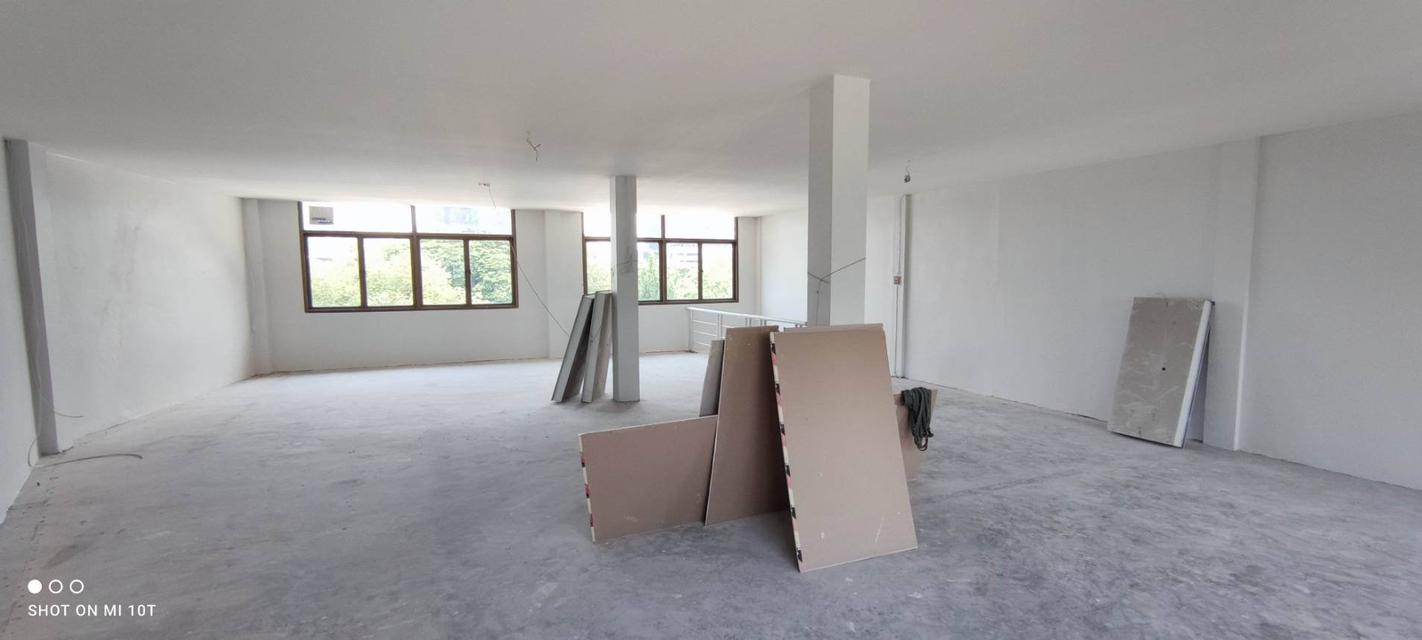 Home Commercial building for sale  in Ekkamai  2