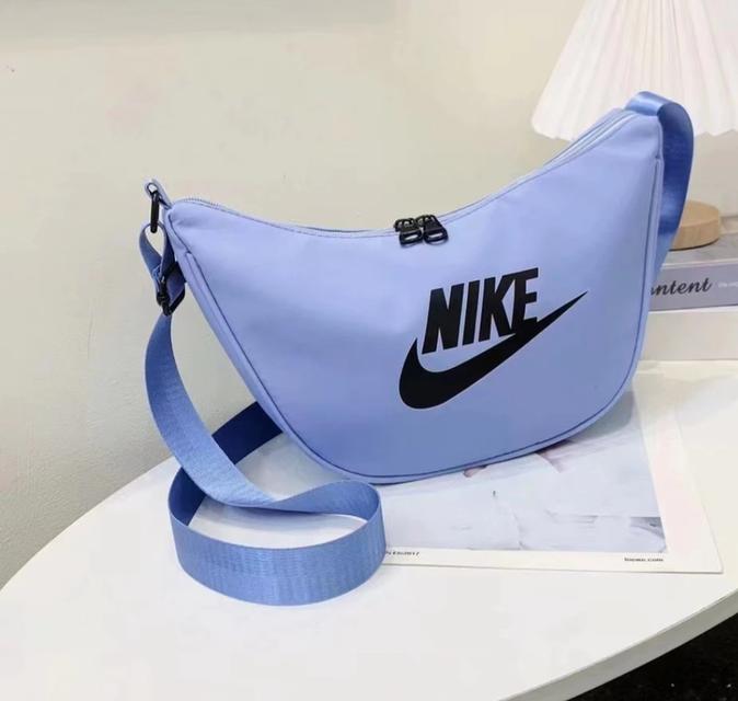 กระเป๋าทรงเกี๊ยว Nike