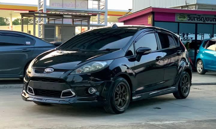 Ford Fiesta สีดำ 3