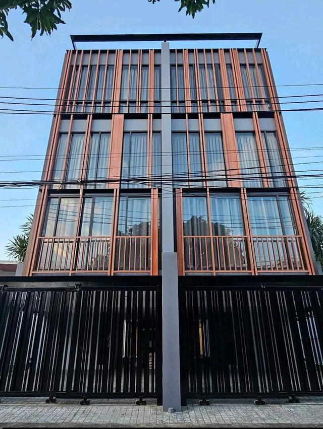 ขายบ้านแฝด Pool Villa 3.5 ชั้น พระราม 9 ตกแต่งหรู พร้อมอยู่ ให้พื้นที่ใช้สอยมากกว่าบ้านเดี่ยว 1