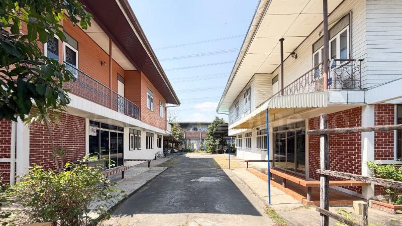 ที่ดินเปล่า พร้อมสิ่งปลูกสร้าง 1 ไร่ ถนนเลียบคลองประปา ฝั่งแจ้งวัฒนะ ทำเลดี 11