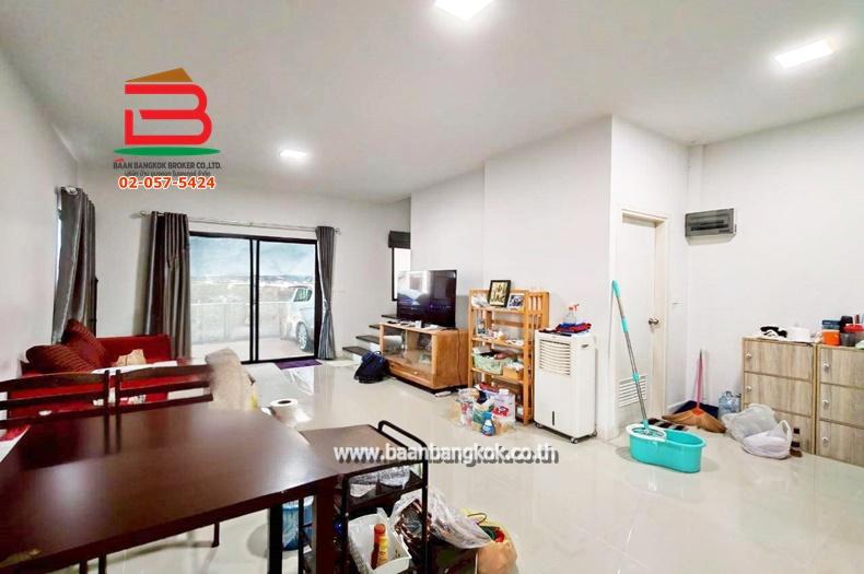 ทาวน์เฮาส์ หมู่บ้าน ภัทรไพรเวท 2 เฟส 3 เนื้อที่ 24.7 ตรว. ถนนปทุมธานี-สามโคก-เสนา อ.สามโคก จ.ปทุมธานี 3