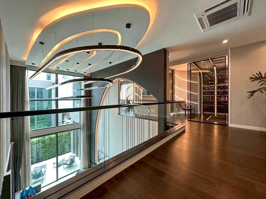 3-storey single house in Modern Luxury style The Gentry Phatthanakan 2 12