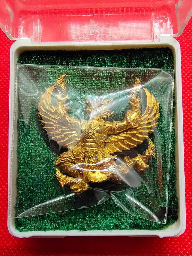 พญาครุฑ รุ่นรวยล้นฟ้า เมตตาปลุกเสกโดย พระมหาสุรศักดิ์ ปลุกเสก ณ วัดประดู่(พระอารามหลวง) เนื้อทองเทวคุณ