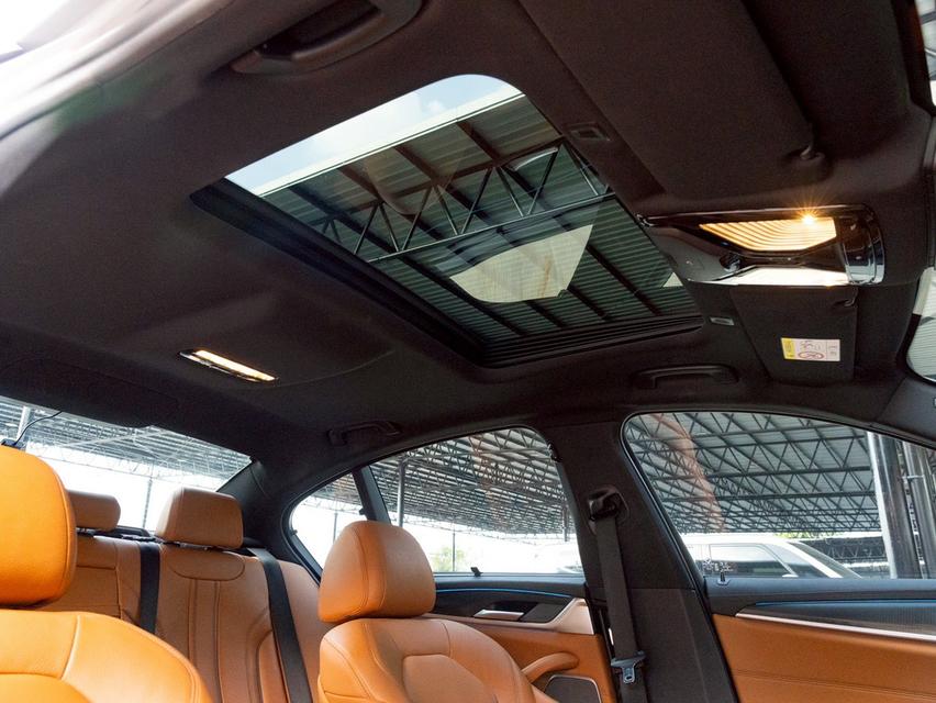 รหัสรถ 12AT2324 BMW 530e 2.0 M Sport ( G30 ) LCI ( CDK ) | ปี : 2022 8