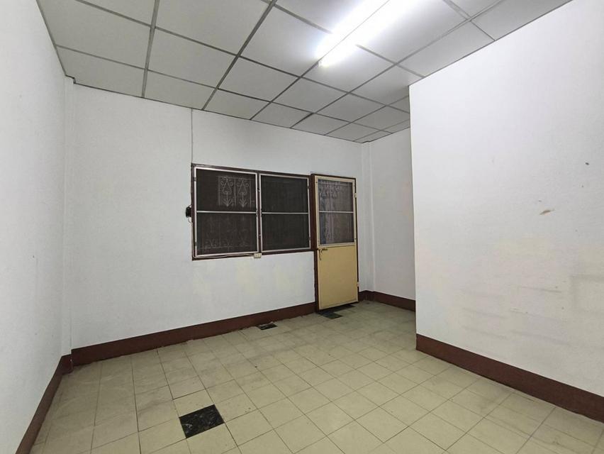 หมู่บ้านเพชรเกษม 2 ซอยเพชรเกษม 55/2 ใกล้ MRT หลักสอง ใกล้รพ.เกษมราษฎร์ 17 ตร.วา 3 นอน 2 น้ำ 7