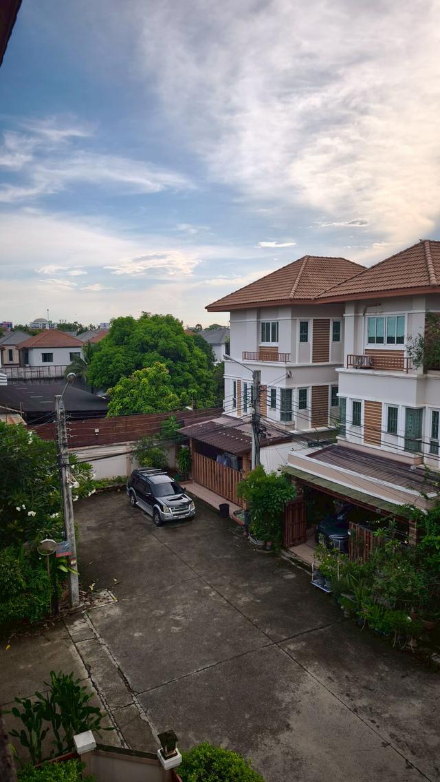 ขายทาวน์โฮม 3 ชั้น สไตล์บ้านเดี่ยว หลังมุม ทำเลศักยภาพ 20