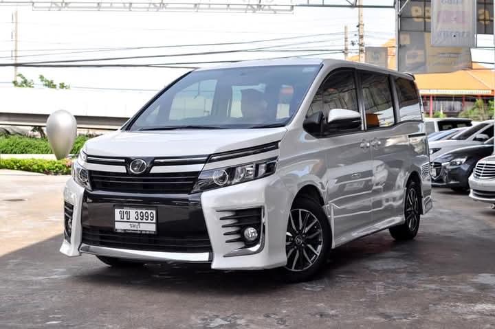 ขาย Toyota Voxy สภาพดี 3