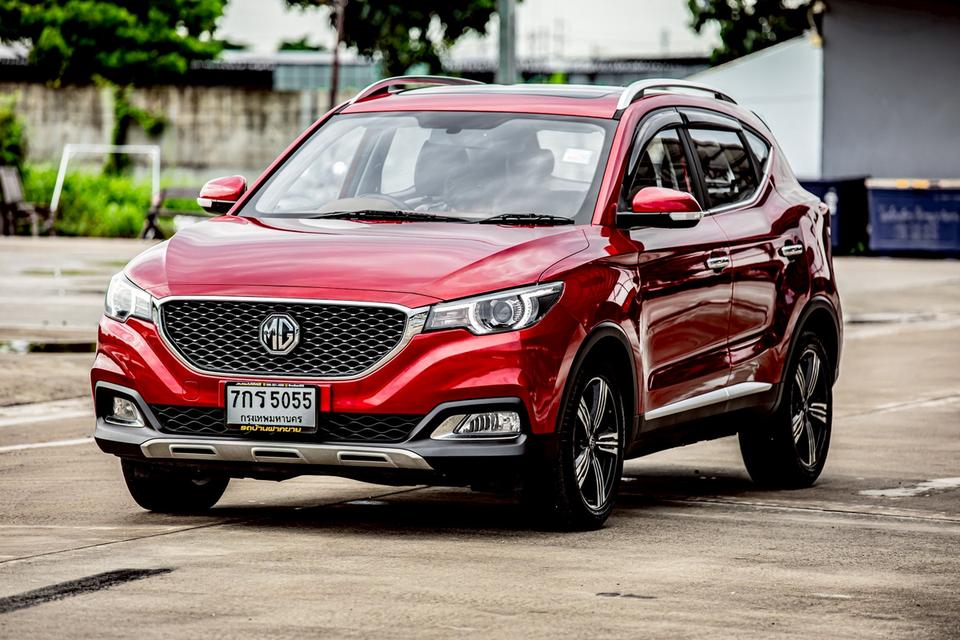 MG ZS 1.5 X ปี 2018 สีแดง มือเดียวป้ายแดง 