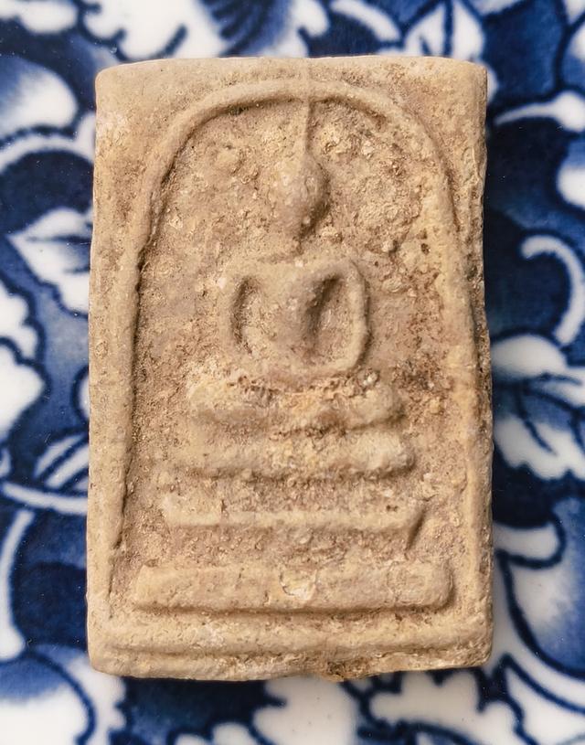 พระสมเด็จพิมพ์สวยเนื้อเก่าค่ะ