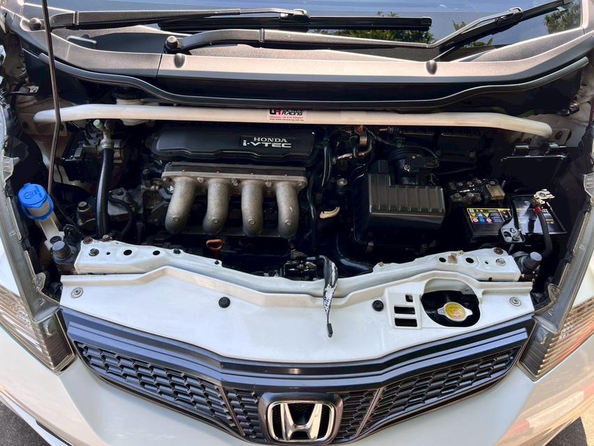 Honda Jazz 1.5V 2010 มือสอง รูปที่ 13