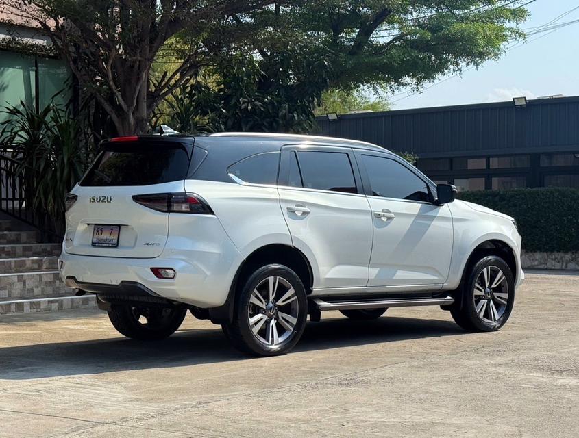 2024 ISUZU MU-X 3.0 ULTIMATE 4WD รถมือเดียวออกป้ายแดง รถวิ่งน้อยเพียง2X,XXX KM เข้าศูนย์ทุกระยะ ไม่เคยมีอุบัติเหตุครับ รูปย่อยที่ 2