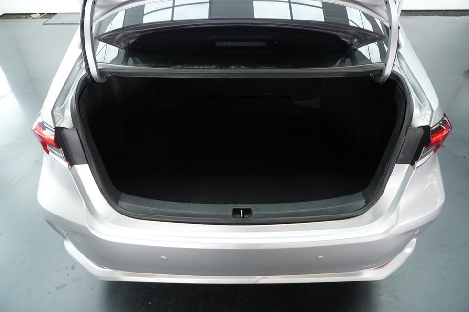 2020 TOYOTA ALTIS 1.6 G สีเทา ไมล์ 86972 กม. 7