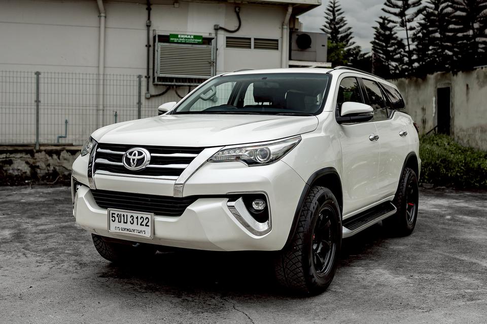 Toyota Fortuner 2.4V ปี19จด21