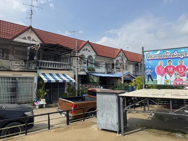 ทาวน์เฮาส์กล่อมพิรุณ 2ชั้น บ้านอยู่ตรงข้ามลานอเนกประสงค์ ทำเลดี ราคาโดน 2