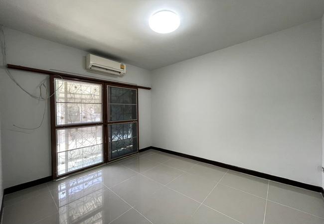 ขายทาวน์เฮ้าส์ หมู่บ้านพฤกษา 14 เอ ซอยวัดลาดปลาดุก เนื้อที่ 18 ตร.ว. 2 ชั้น 3 นอน 2 น้ำ 7