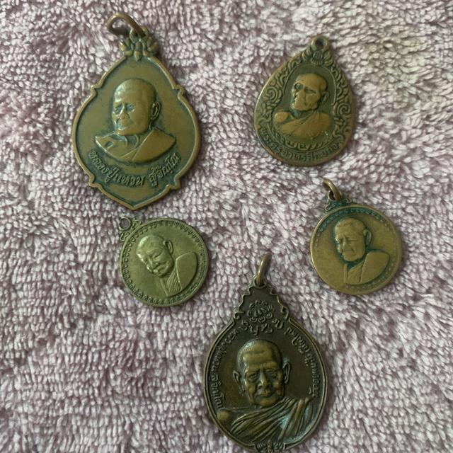 หลวงปู่แหวน ปล่อยเหมา 5 องค์