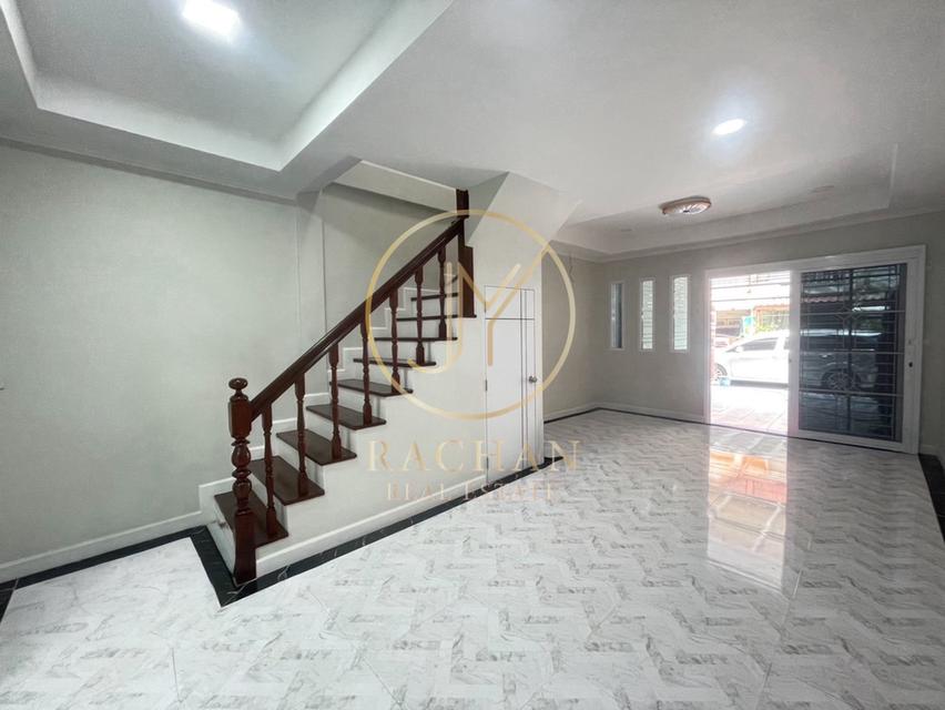 B69-294 ขายด่วน ทาวน์เฮาส์  2 ชั้น  บ้านรีโนเวทใหม่ หมู่บ้านจิตตกาญจน์ เนื้อที่ 16 ตร.ว พื้นที่ใช้สอย 110 ตร.ม 2 ห้องนอน 2 ห้องน้ำ 1 ห้องครัว 6