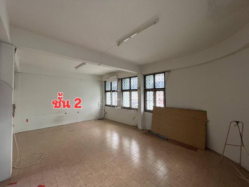 ขายอาคารพาณิชย์ 3 ชั้นครึ่ง ราคาพิเศษ 3