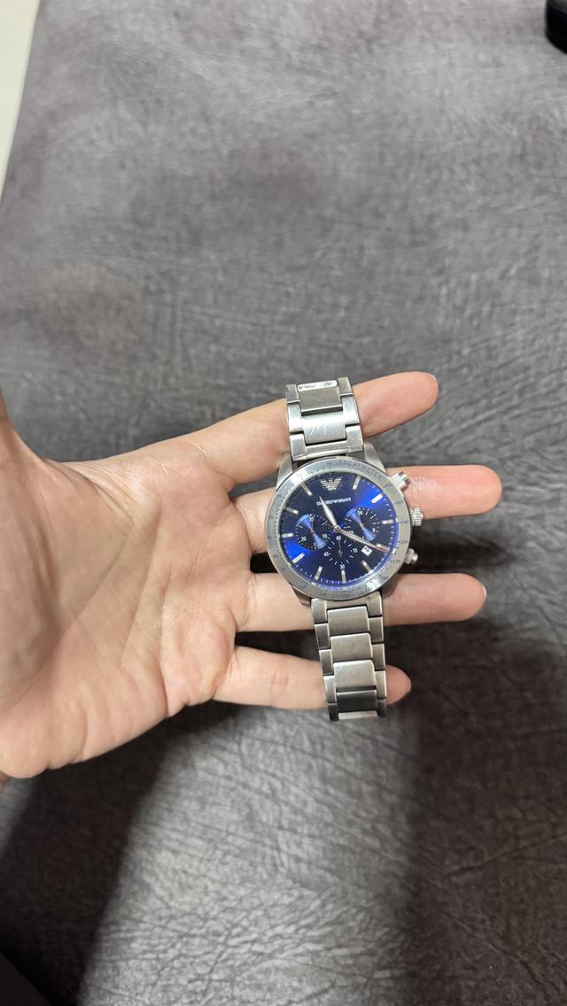 Emporio Armani รุ่น Mario Chronograph (รหัส AR11306) ซึ่งเป็นนาฬิกาข้อมือสำหรับผู้ชายที่โดดเด่นด้วยดีไซน์ทันสมัยและฟังก์ชันครบ