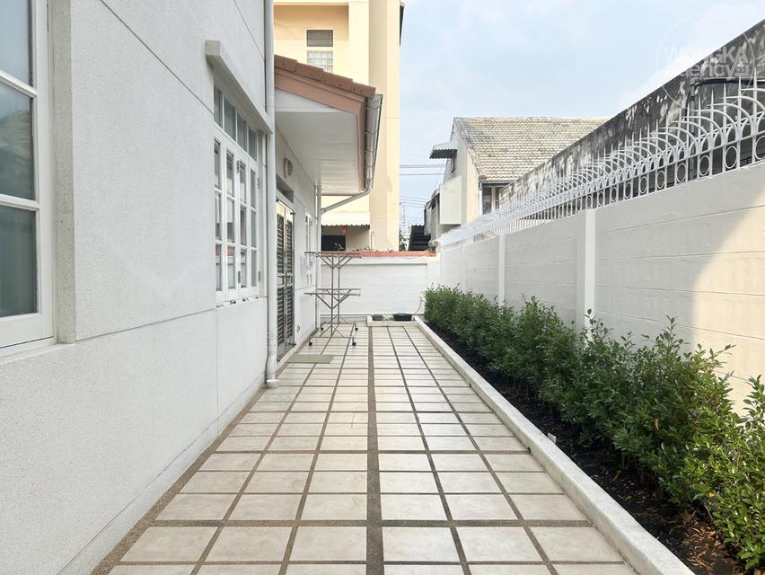 ขายบ้านเดี่ยว หมู่บ้านเมืองทอง 2 โครงการ 3 พัฒนาการ 53 สไตล์ Old Money ออกแบบโดยสถาปนิกชั้นนำ ขนาด 158 ตร.วา ใกล้รถไฟฟ้าหัวหมาก 2 สาย 20