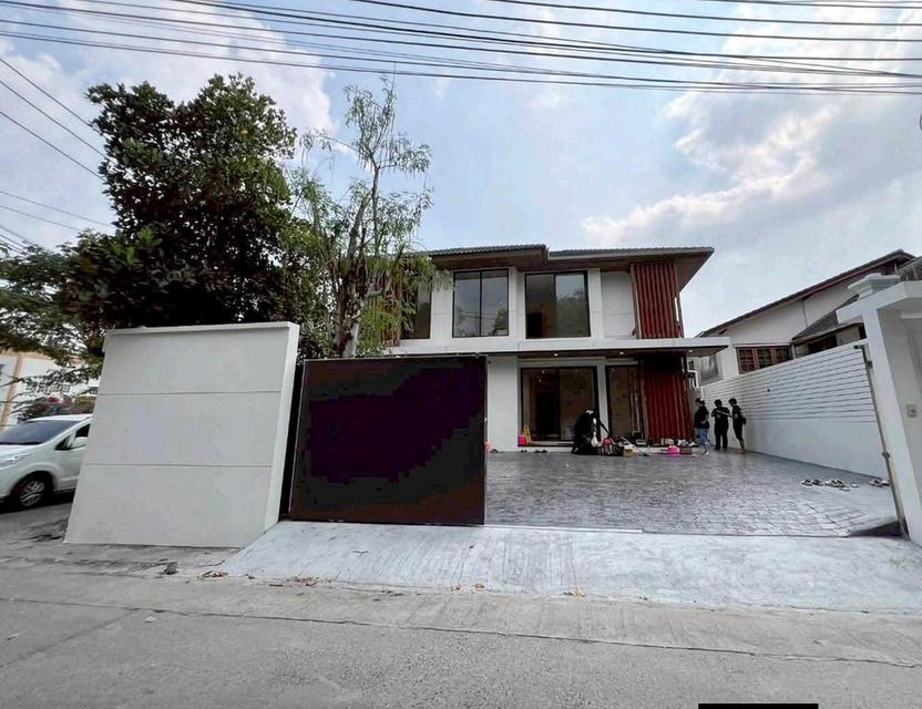 ขายบ้านเดี่ยว 2 ชั้น หลังมุม สไตล์ Modern Luxury สุขุมวิท 71 | 4 ห้องนอน พร้อมห้องนอนชั้นล่าง | สงบเป็นส่วนตัว | เดินทางสะดวก 4