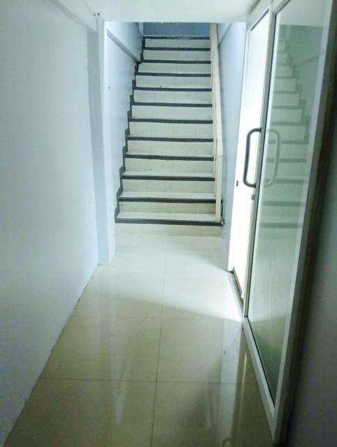 อินทามระ10-14ตลาดสดห้วยขวาง 1.4 กม. BTS สะพานควาย 900ม. ให้เช่าอาคาร 4.5ชั้น 2คูหาหลังมุม ติดกัน 28ตร.วา. 448ตร.ม. ม.ศรี 8