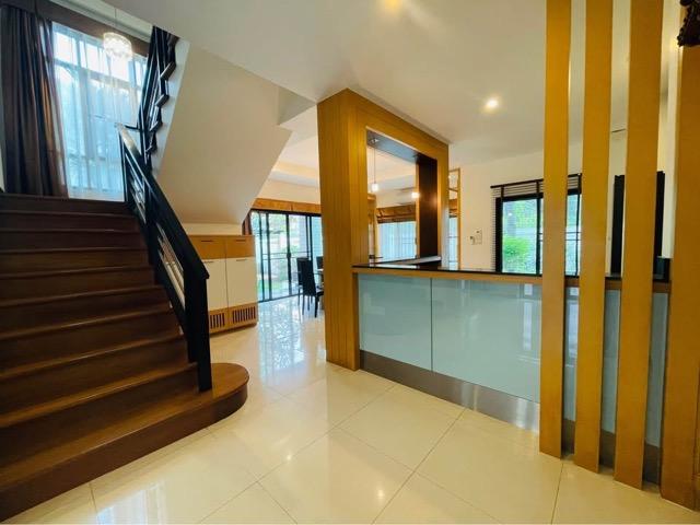 MHR101 พื้นที่กว้างขวาง 450 ตร.ม. จอดรถได้ 6 คัน! ให้เช่าบ้านเดี่ยวรัชดา 32 ฟังก์ชันครบ 4 นอน 4 น้ำ พร้อมห้องแม่บ้าน สภาพสวยพร้อมอยู่สิ้นเดือน พ.ค. นี 8