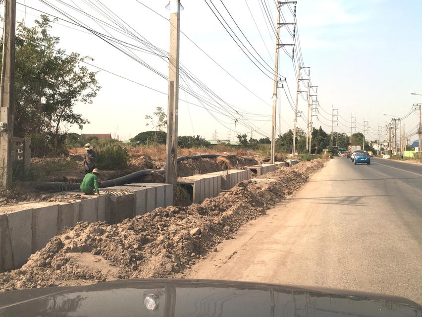 ขายที่ดินพานทอง,ชลบุรี ติดถนน3023ใกล้แยกมาบโป่ง เนื้อที่ 14ไร่ หน้ากว้าง 180เมตร ที่ดินถมแล้วติดถนน 2ด้าน 3
