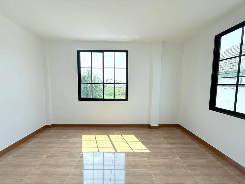 หลังมุม 32 ตรว. โซนเลียบวารี หนองจอก ฟรีโอน แบบนี้ต้องรีบ! 14