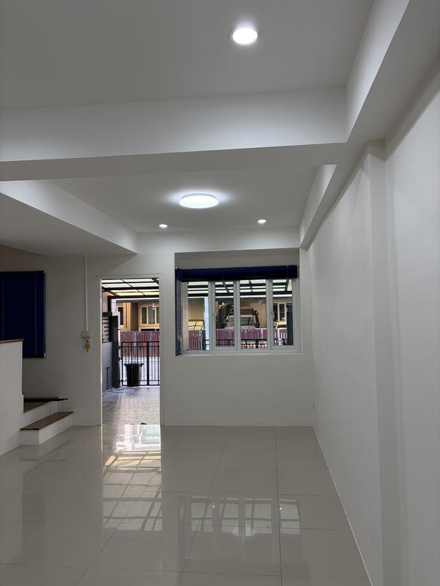 เช่า/ขาย หมู่บ้านดิไอบ๊อก เกษตรนวมินทร์ 3 ชั้น 3 ห้องนอน 3 ห้องน้ำ เดินทางสะดวกใกล้ถนนใหญ่ 19.3 ตรว. เช่า 15000 บาท/เดือน ขาย 3.49 ล้าน 2