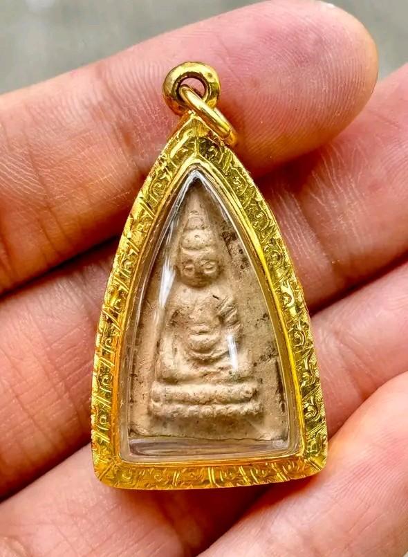 พระผงเลี่ยมทอง