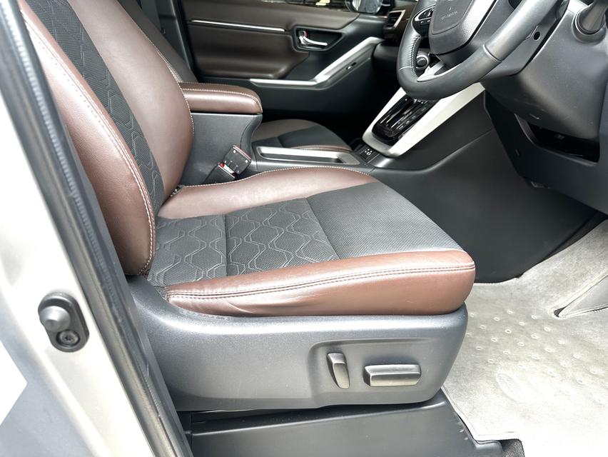 2023 TOYOTA INNOVA ZENIX 2.0 HEV PREMIUM ไมล์น้อย 9