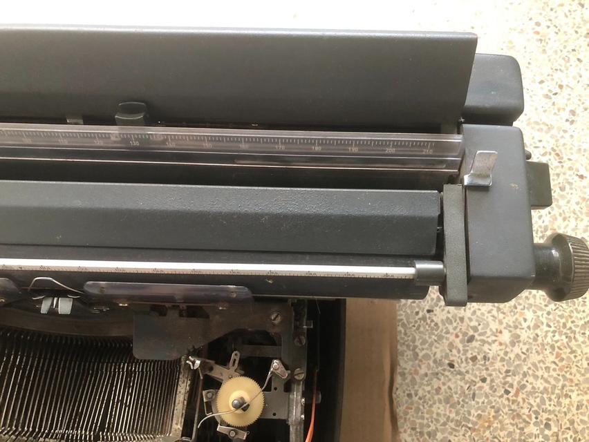 เครื่องพิมพ์ดีด Olympia SG-3 แป้นพิมพ์ไทย หายาก น่าสะสม เหมาะใช้งานหรือเป็นของตกแต่งวินเทจ (นัดรับบางบอน 1) 8