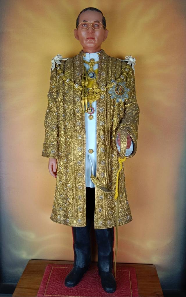 34.พระบรมรูปปั้นพระบาทสมเด็จพระเจ้าอยู่หัวรัชกาลที่9 พระบาทสมเด็จพระปรมินทรมหาภูมิพลอดุลยเดช โดย Linda Decoration รูปย่อยที่ 2
