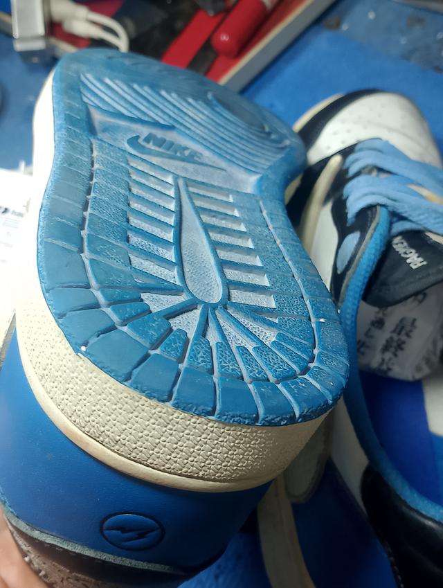 Air Jordan 1 low มือ2 สภาพ95+ สีขาว น้ำเงิน ดำ รูปที่ 5
