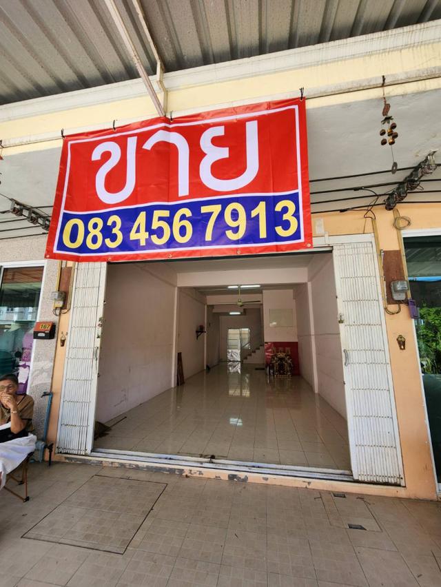 ขายตึกแถว 3 ชั้น หน้าหมู่บ้านพิมพาภรณ์ 4 อ.เมือง ชลบุรี สภาพดีพร้อมอยู่ เหมาะอย่างยิ่งสำหรับการค้าขาย ทำเลเยี่ยม 2