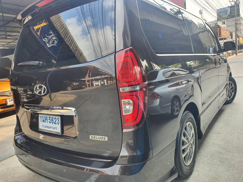 Hyundai H-1 2.5 Deluxe ปี 2019 สีน้ำตาลดำ รถมือ1 เช็คศูนย์