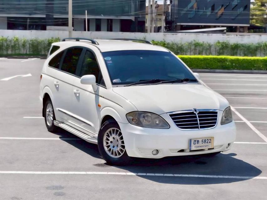Ssangyong Stavic SV270 เครื่องดีเซล 2.8 เกียร์ Auto สีขาวมุก ปี 2010
