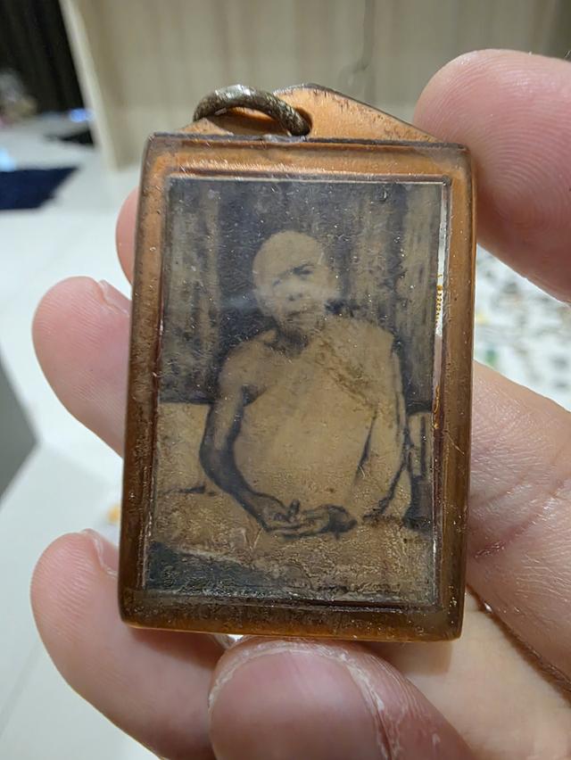 รูปล็อคเก็ต หลวงปู่ทิม เก่าสวย ขายตามสภาพ พร้อมส่ง