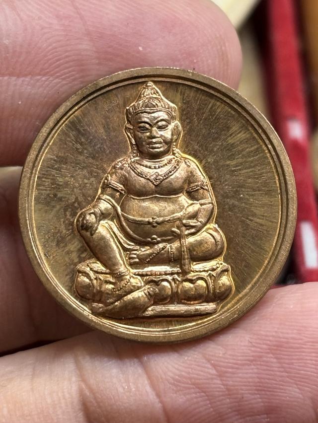 เหรียญ คุ้มภัย ท้าวกุเวร เทพเจ้าแห่งทรัพย์สมบัติและโชคลาภ วัดบวรนิเวศวิหาร กรุงเทพฯ พ.ศ.๒๕๕๔ สวยครับ