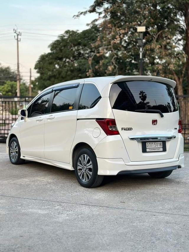 Honda Freed สีขาว 6