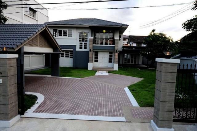 ขายบ้านเดี่ยว 2 ชั้น โชคชัยสี่ Sell a detached house in Chokchai 4 ขนาด 122 ตรว. บรรยากาศดี เงียบสงบ ปลอดภัย ใกล้ทางด่วน 1