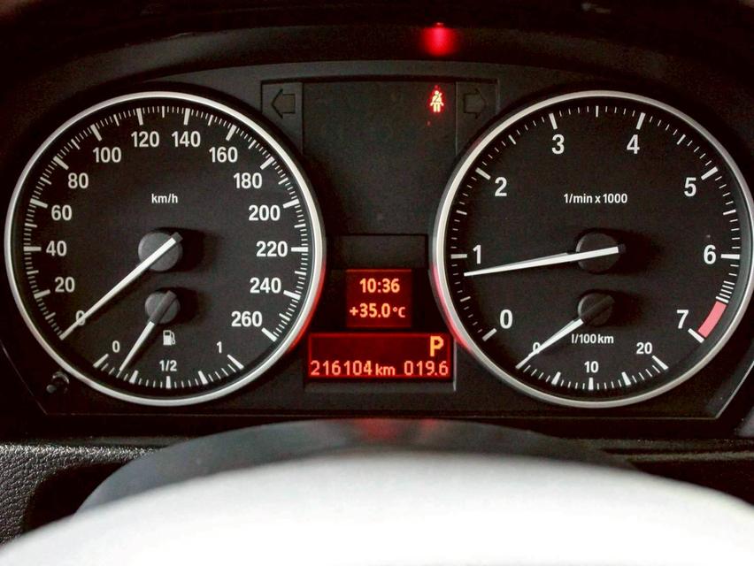 BMW X1 Sdriver 1.8i Sport ปี 2015 โฉม ปี 09-16 เครื่อง เบนซิน รถบ้านเดิม รถสภาพเดิมๆ ไมล์ 216,104 km. รูปที่ 15