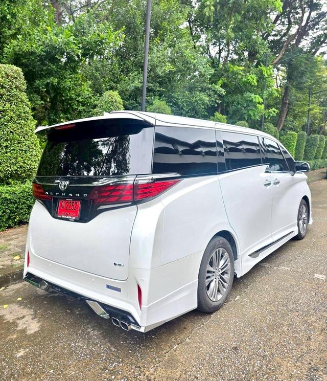 Toyota Alphard Z hybrid HEV E-Four สีขาว ปี 2025 ไมล์ 10,000 กม. 3