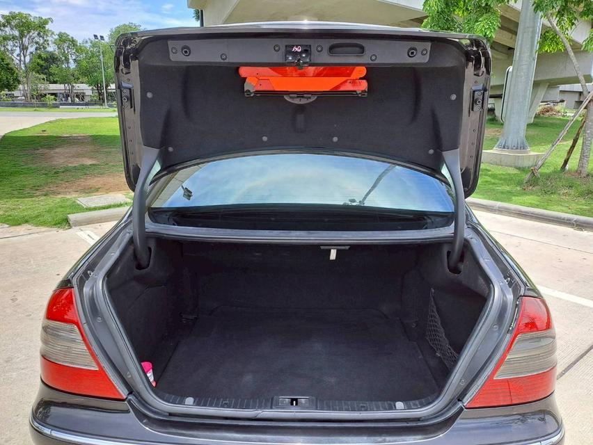 BENZ  E200  W211 NGT โรงงาน ปี 2009  รถสภาพสวยเดิมๆไม่มีอุบัติเหตุ ติดแก๊สจากโรงงาน 2