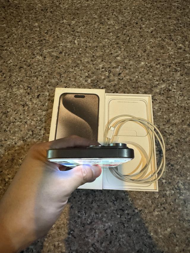 ขายๆๆๆถูกๆๆไอโฟน15ProMaxสีใหม่Natural Titanuim 256กิ๊กยกกล่องอีมี่ตรงสูนTrueสภาพสวยๆใช้งานปกติหมดทุกๆฟังชั่นเครื่องรีสโตได้ตลอดไม่มีติดไอคราว Model TH 3