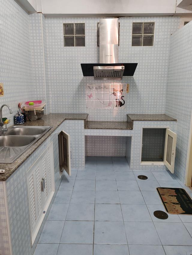 อาคารพาณิชย์ที่อยู่อาศัย 2